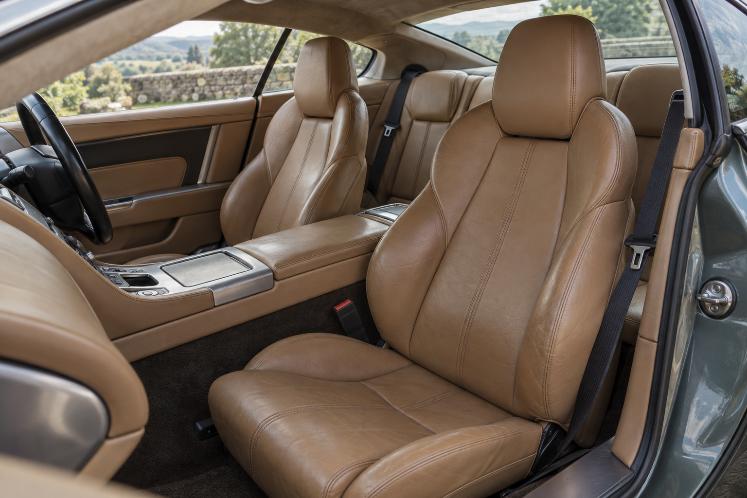 Aston Martin DB9, foto 2