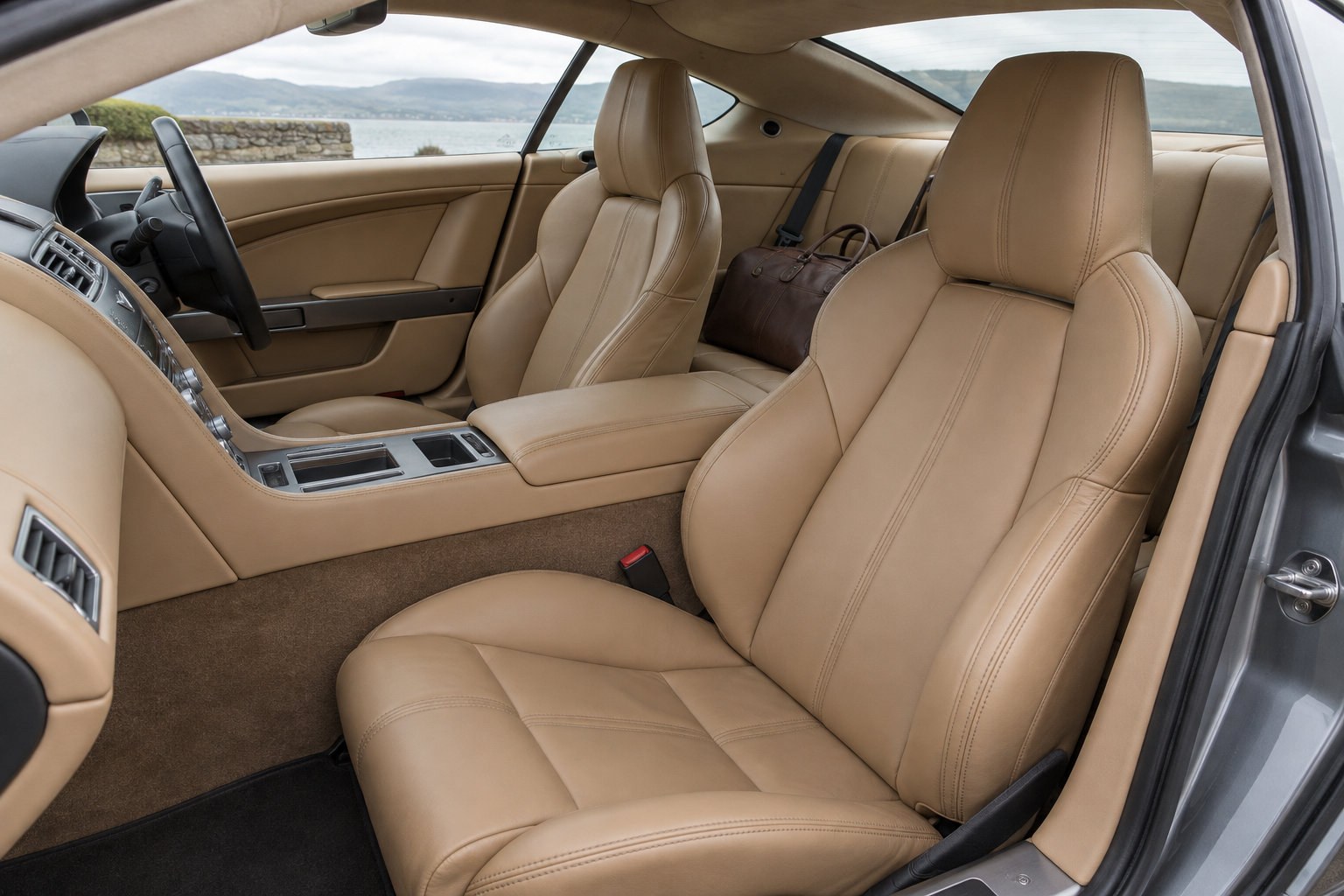 Aston Martin DB9, foto 2