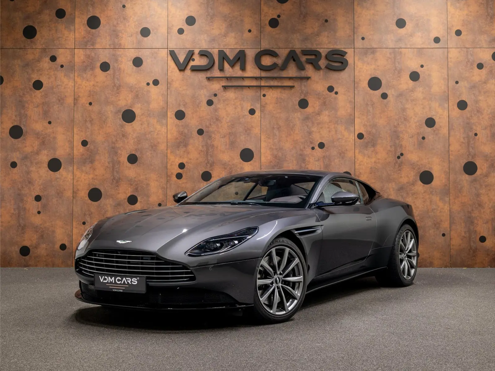 Aston Martin Dbx, foto 3