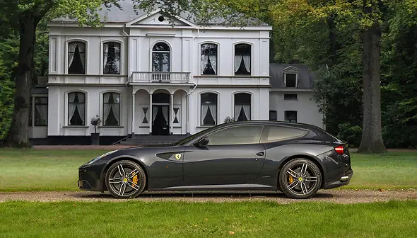 Ferrari FF uit 2012 in Blu Oro bij Wim Prins Esclusivo