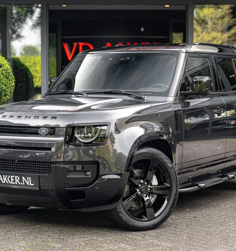 Land Rover Defender 110 P300e X-Dynamic SE