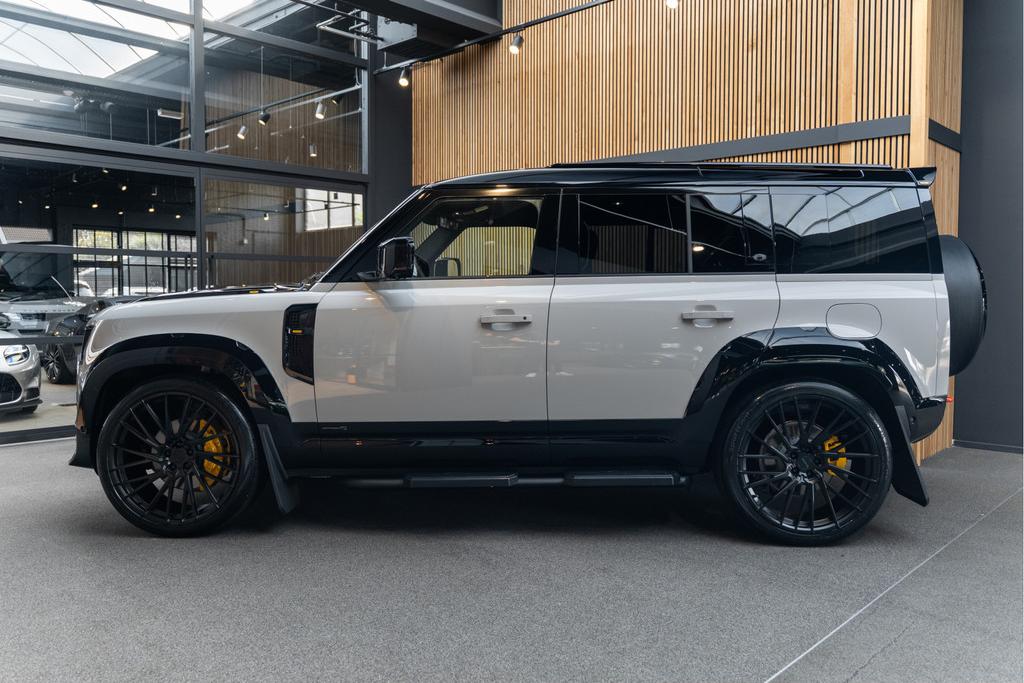 Land Rover Defender 110 P300e X Urban Automotive Yellow Accents, foto 3