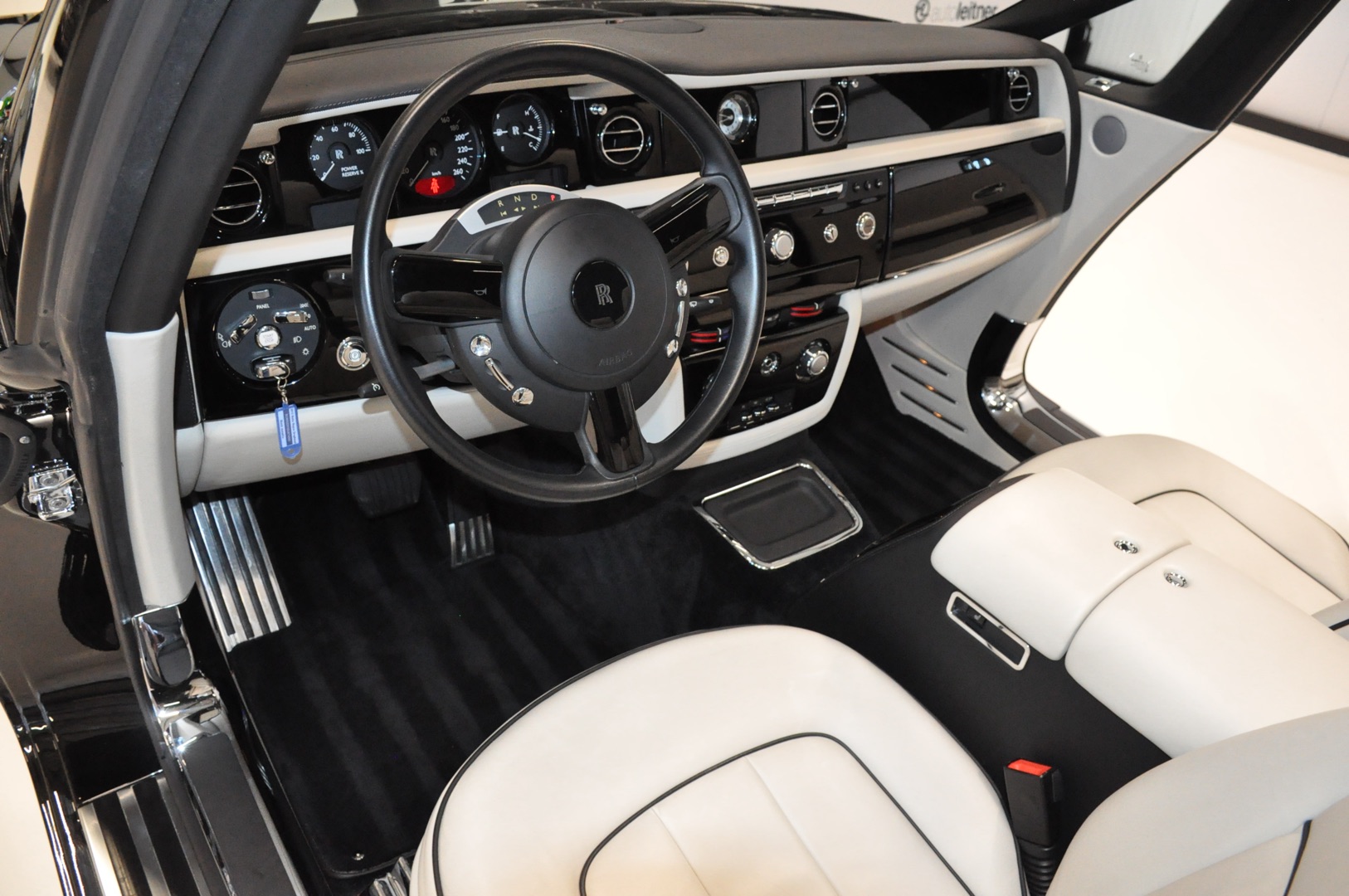 Rolls Royce Phantom Drophead Series II, foto 2