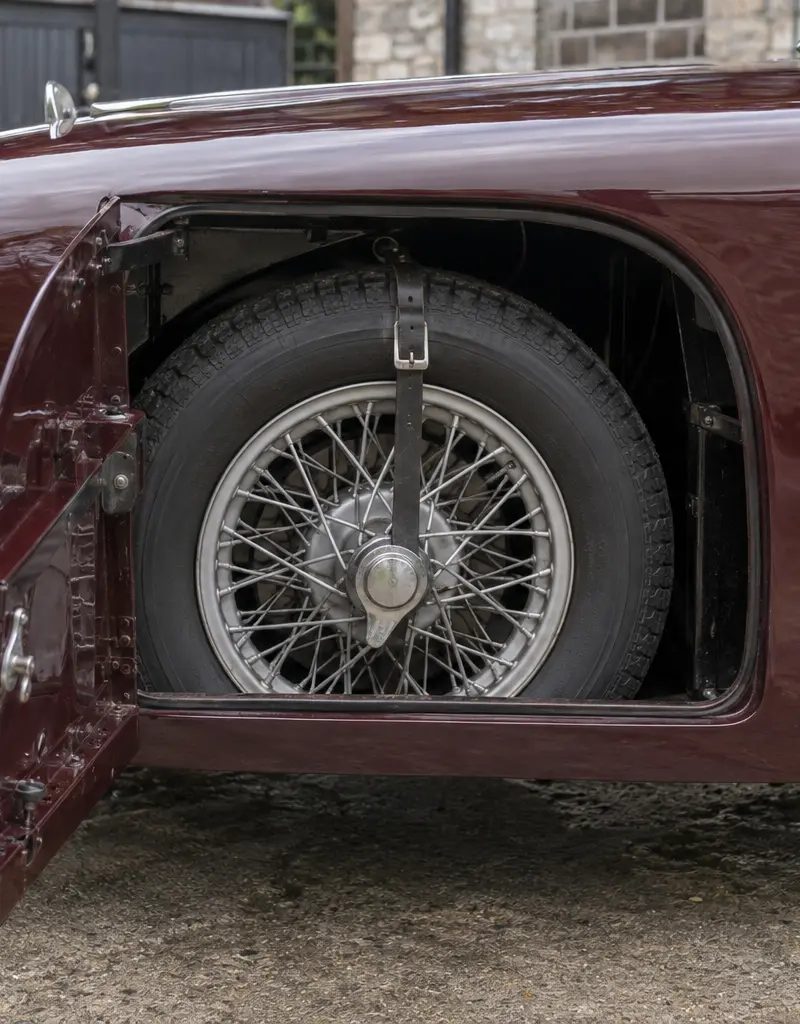 Bristol 411, foto 2