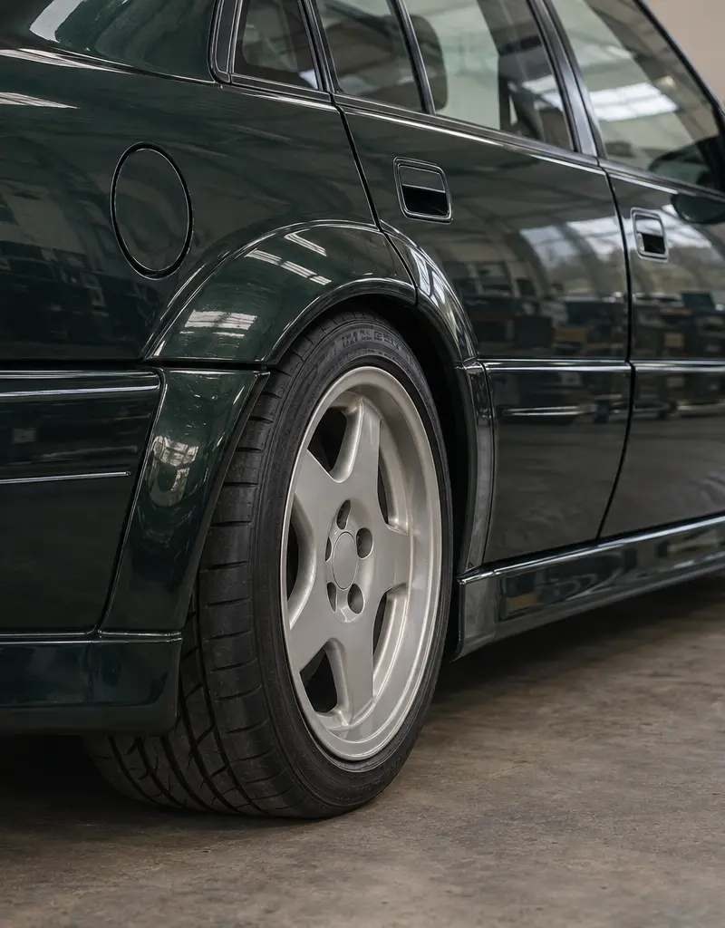 Opel Lotus Omega, foto 2